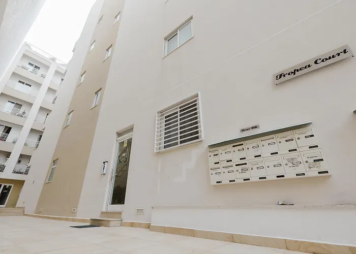 아파트 Tropea Court 6a By Homely