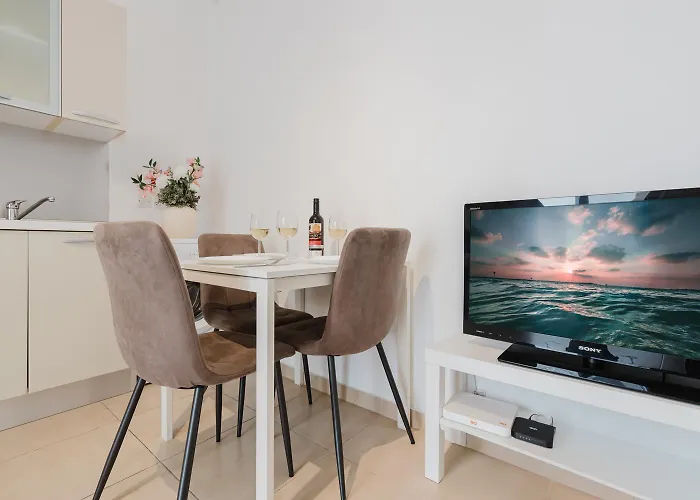 Tropea Court 6a By Homely * 슬리에마