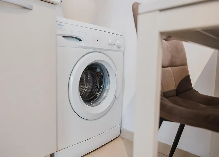 아파트 Tropea Court 6a By Homely 슬리에마