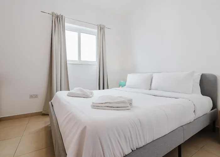 Tropea Court 6a By Homely * 슬리에마